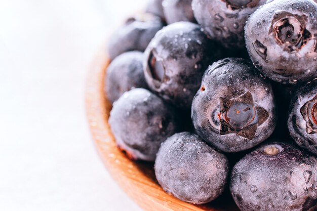 Blaubeeren isoliert auf weißem Hintergrund