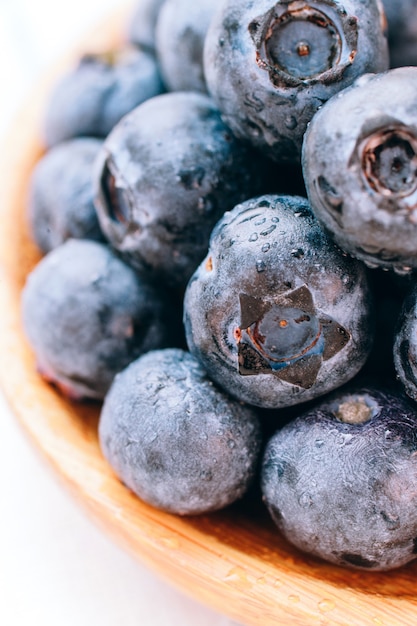 Blaubeeren isoliert auf weißem Hintergrund