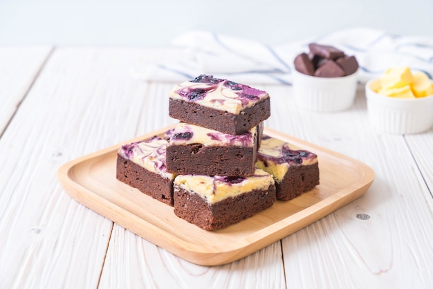 Blaubeerkäse Brownies