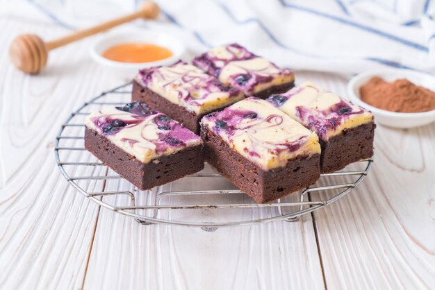 Blaubeerkäse Brownies