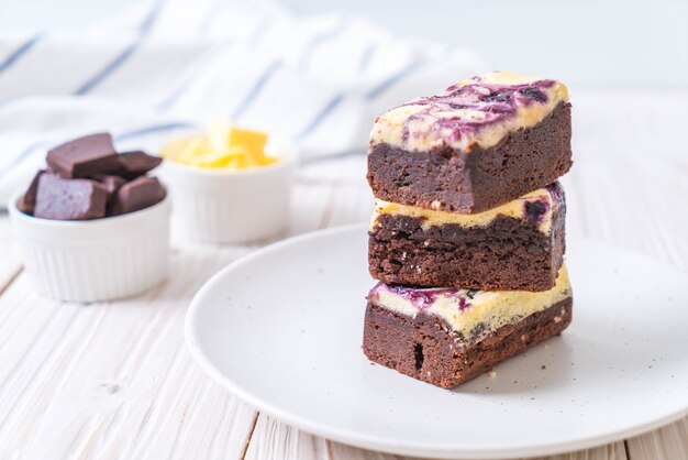 Blaubeerkäse-Brownies