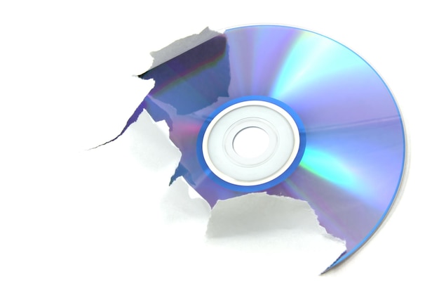 Blaue CD, die ein weißes Papier zerreißt