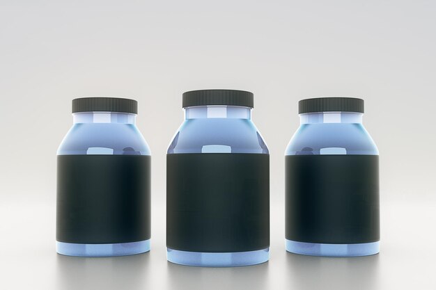 Blaue Flaschen mit schwarzen Etiketten