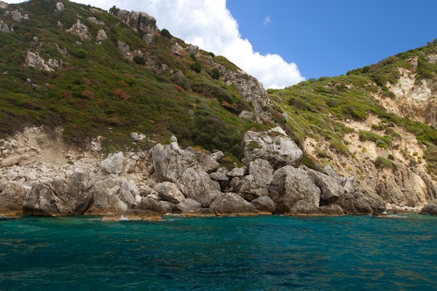 Blaue Höhlen entlang der Küste der Insel Zakynthos, Griechenland