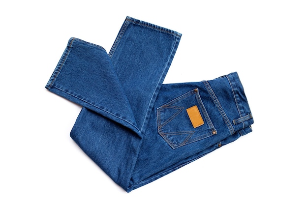 Blaue Jeans auf weißem Hintergrund