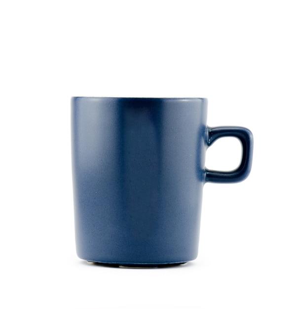 blaue Tasse isoliert auf weißem Hintergrund