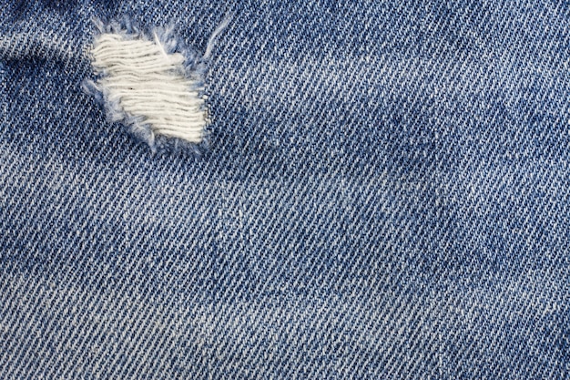 Blaue zerrissene Denim-Jeans-Textur.