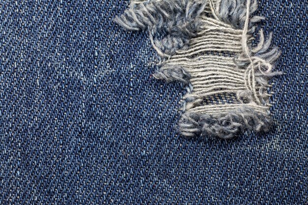 Blaue zerrissene Denim-Jeans-Textur.