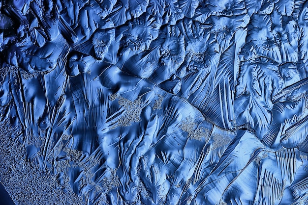 blauer eisglashintergrund, abstrakte textur der oberfläche des eises auf dem glas, gefrorenes saisonales wasser