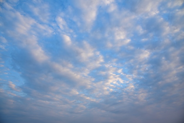 blauer himmel hintergrund