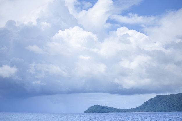 Blauer himmel mit dem meer