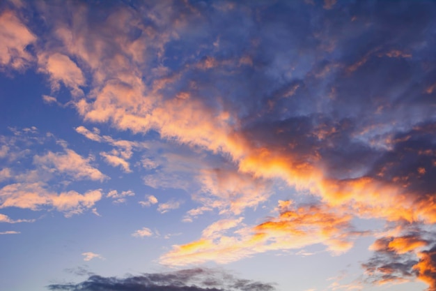 Foto blauer himmel mit wolken- und kopierbereich klarer wetterhintergrund