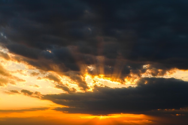 Blauer Himmel und weiße Wolken Sonnenuntergang Himmel