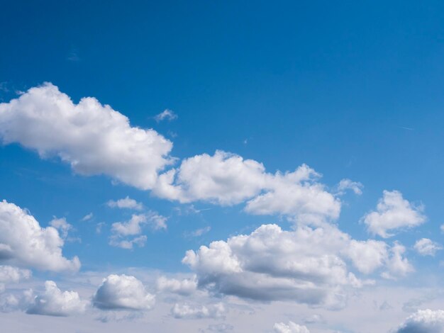 Foto blauer himmel und wolken im hintergrund