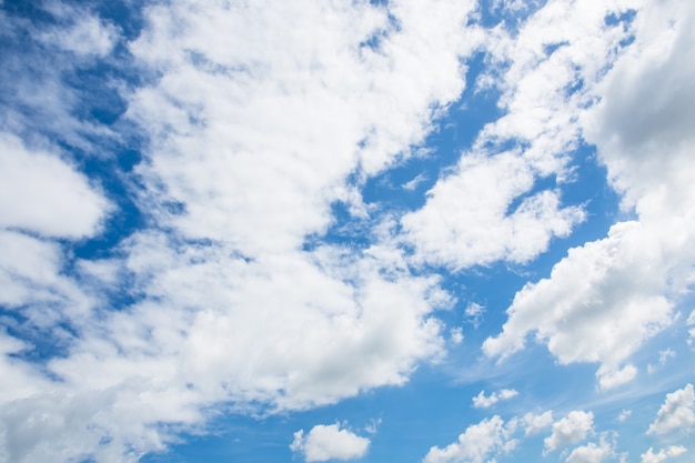 Blauer Himmel, Wolke