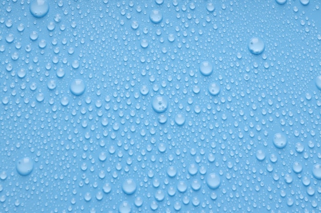 Blauer Hintergrund mit Wassertropfen, Nahaufnahme