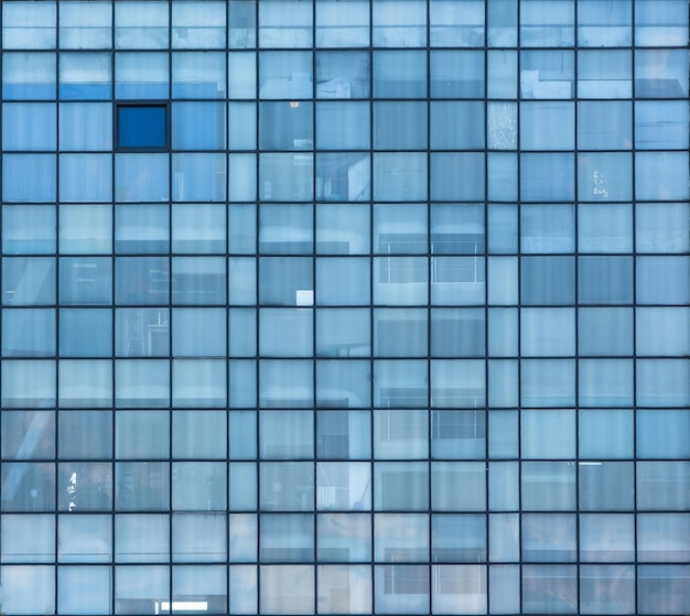 blauer Hintergrund von Glasfenstern eines Wolkenkratzers
