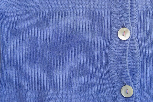 blauer Kaschmirpullover mit Knöpfen als warmer strukturierter Strickhintergrund