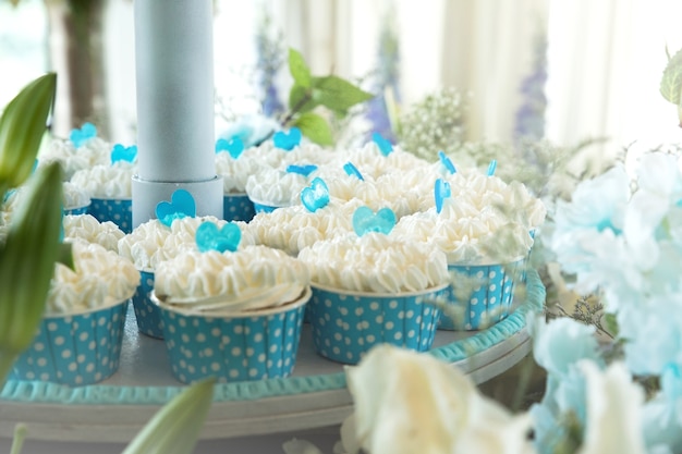 Blauer kleiner Kuchen. Cupcakes Hochzeit