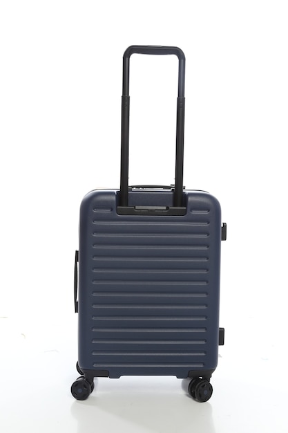 Blauer Koffer auf weißem Hintergrund