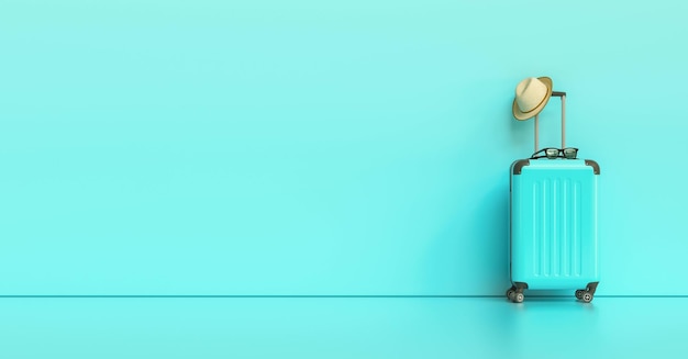 Blauer Koffer mit Sonnenbrillenhut auf pastellblauem Hintergrund Reisekonzept mit Kopierraum für individuellen Text