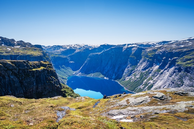 Blauer See in Norwegen nahe Trolltunga