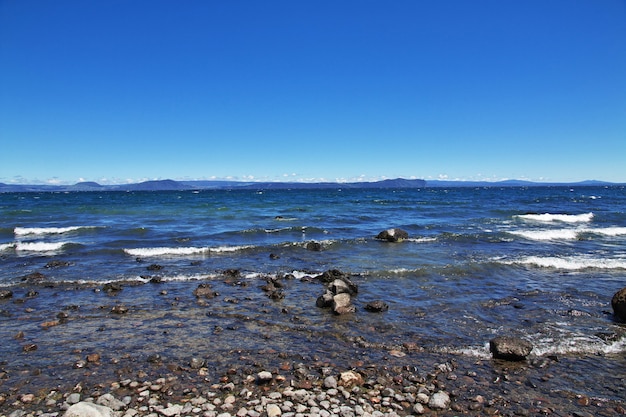 Blauer See Taupo in Neuseeland