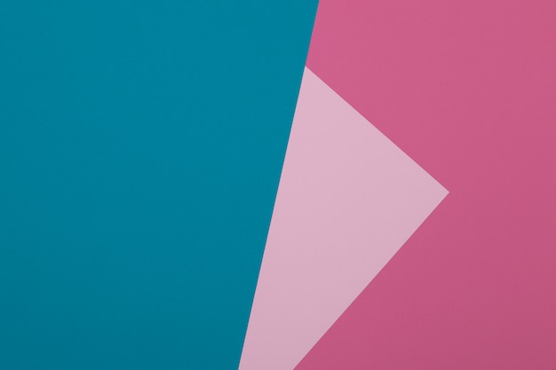 Blauer und rosa Hintergrund, farbiges Papier unterteilt sich geometrisch in Zonen, Rahmen, Kopie, Raum.