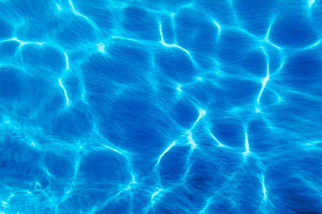 Blauer Wellen-Wasser-Hintergrund, Swimmingpool-Wasser-Sonnenreflexion