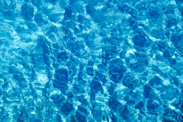 Blauer Wellen-Wasser-Hintergrund, Swimmingpool-Wasser-Sonnenreflexion