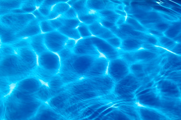 Blauer Wellen-Wasser-Hintergrund, Swimmingpool-Wasser-Sonnenreflexion