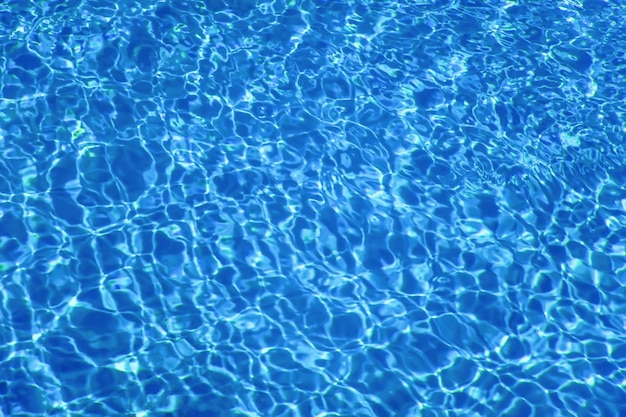 Blauer Wellen-Wasser-Hintergrund, Swimmingpool-Wasser-Sonnenreflexion