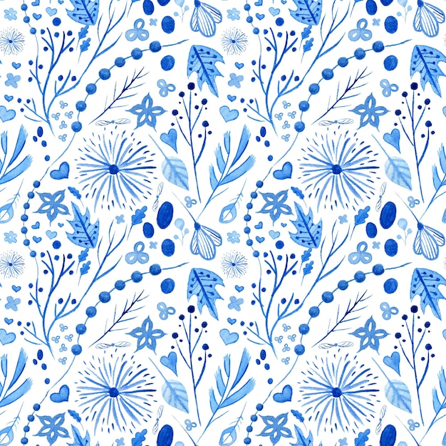 Blaues Blumenmuster mit Aquarellelementen Blätter Beeren Zweige Herzen werden von Hand gezeichnet