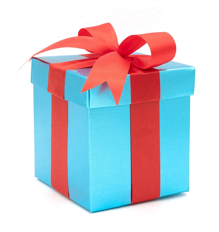 Foto blaues geschenk auf weißem hintergrund