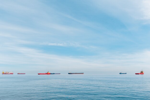 Blaues klares Meerwasser, Ansicht vom Boot