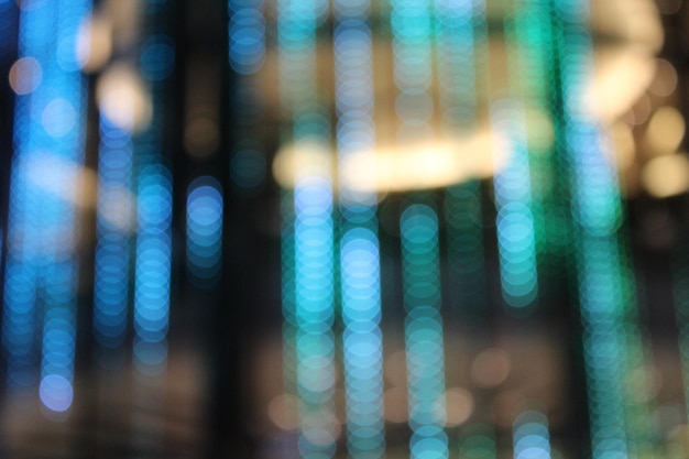 Blaues Licht Bokeh in der Nacht