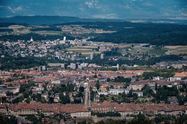 Blick auf Bern, von der Hauptaussichtsstadt in den Bergen. Ein beliebter Ort zum Spazierengehen und Joggen