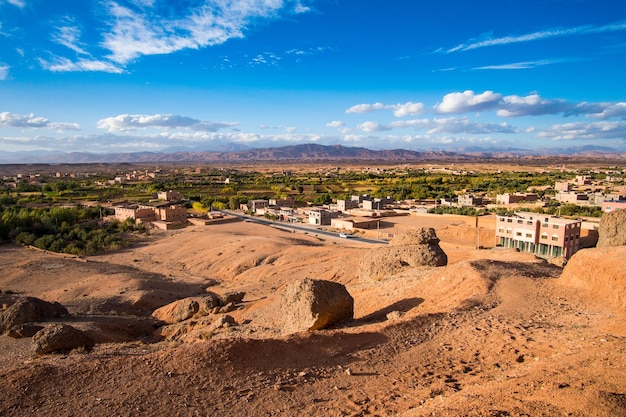 Blick auf das Dorf Kelaat Mgouna Kalaat M39Gouna oder El Kelaa M'Gouna im Tal der Rosen in Marokko, Afrika