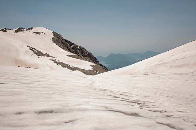 Blick auf das Hochland im Schnee