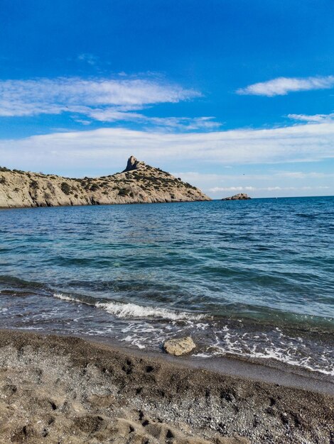 Foto blick auf das kap kapchik vom strand von tsarskoe golitsyn trail krim russland 2021