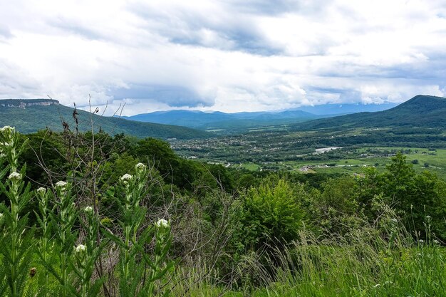 Blick auf das LagoNaki-Plateau in Adygea Kaukasusgebirge Russland 2021