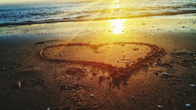 Blick auf das Meer bei Sonnenuntergang