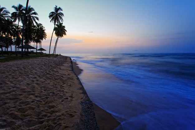 Blick auf das Meer in Cape Coast am Morgen, Ghana, Westafrika