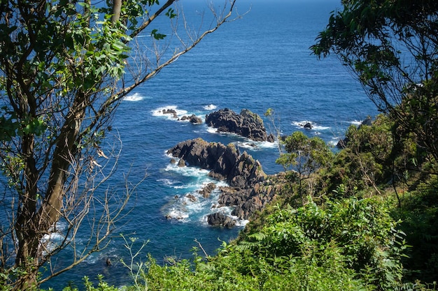 Blick auf das Meer und die Klippen in Cudillero Asturias Spanien