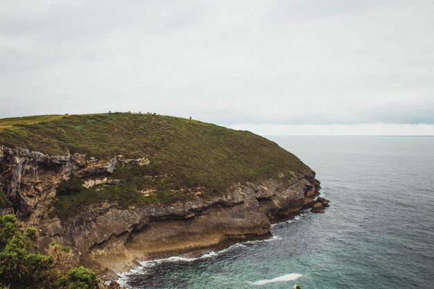 Blick auf das Meer von den Klippen von Asturien