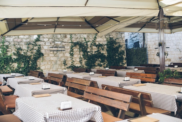 Blick auf das Restaurant in Kotor, Montenegro