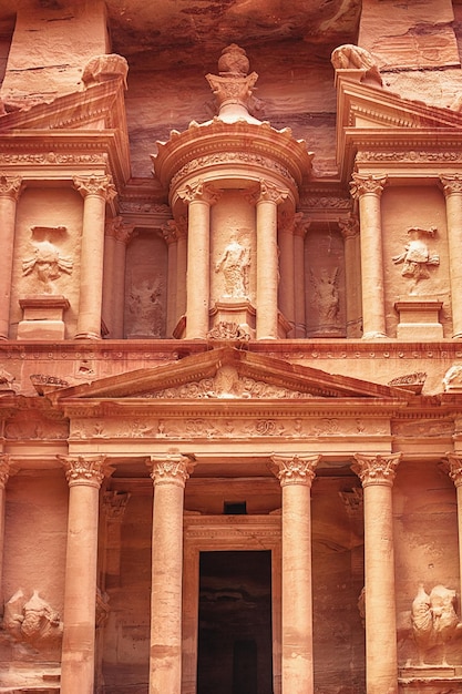 Blick auf den AlKhazneh-Palast oder Schatzkammer in Petra Jordan