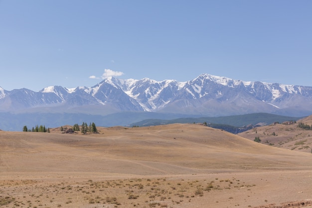 Blick auf den Belukha Berg. Russland. Schneeberge des Altai