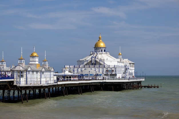 Blick auf den Eastbourne Pier in East Sussex