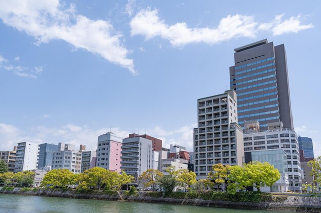 Blick auf den Fluss in der Stadt Hiroshima